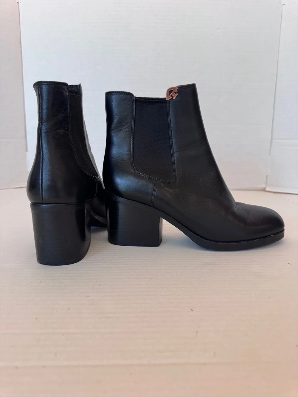 Tory Burch Nicola Boots Womens 8M Black Leather Chelsea Block Heel Elegant Edgy
